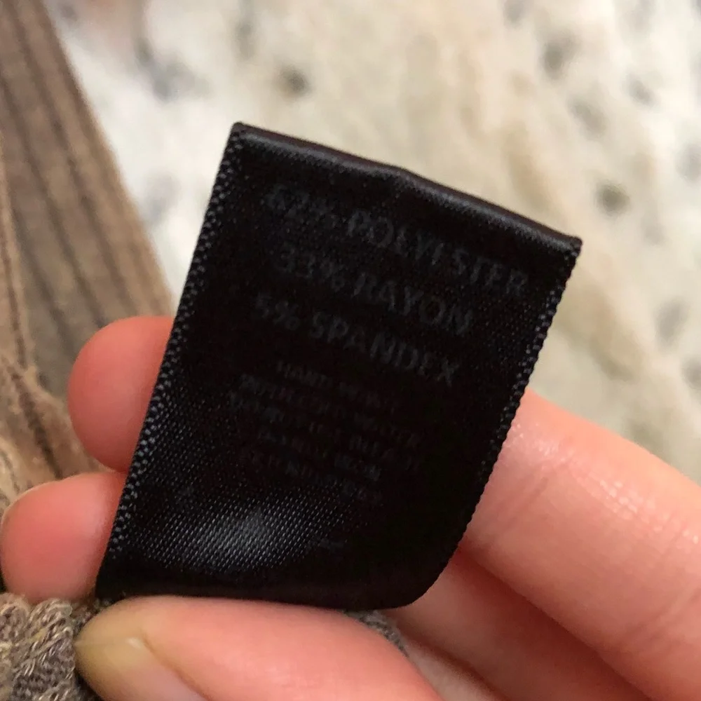 ✨Olive Ribbed Cold Shoulder Top✨ - Picture 3 of 4